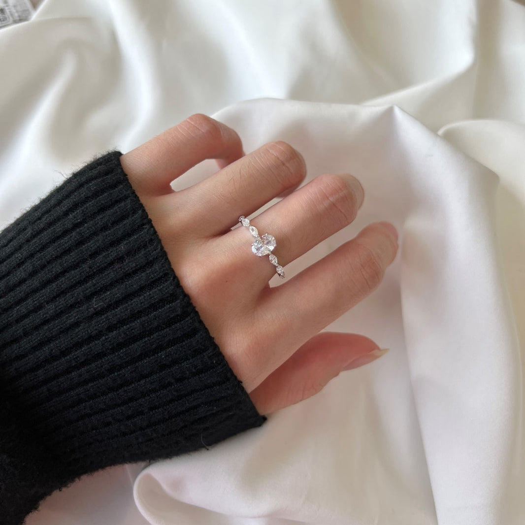 [Amore Jewelry]0.75 Carat Luxurious Vibrant Elongated Cushion Cut Daily Ring