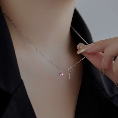 [Amore Jewelry]Unique Heart Shape Key Pendent Necklace