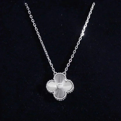 [Opulent Aurora]CLOVER  15MM DIAMOND LASER NECKLACE SILVER