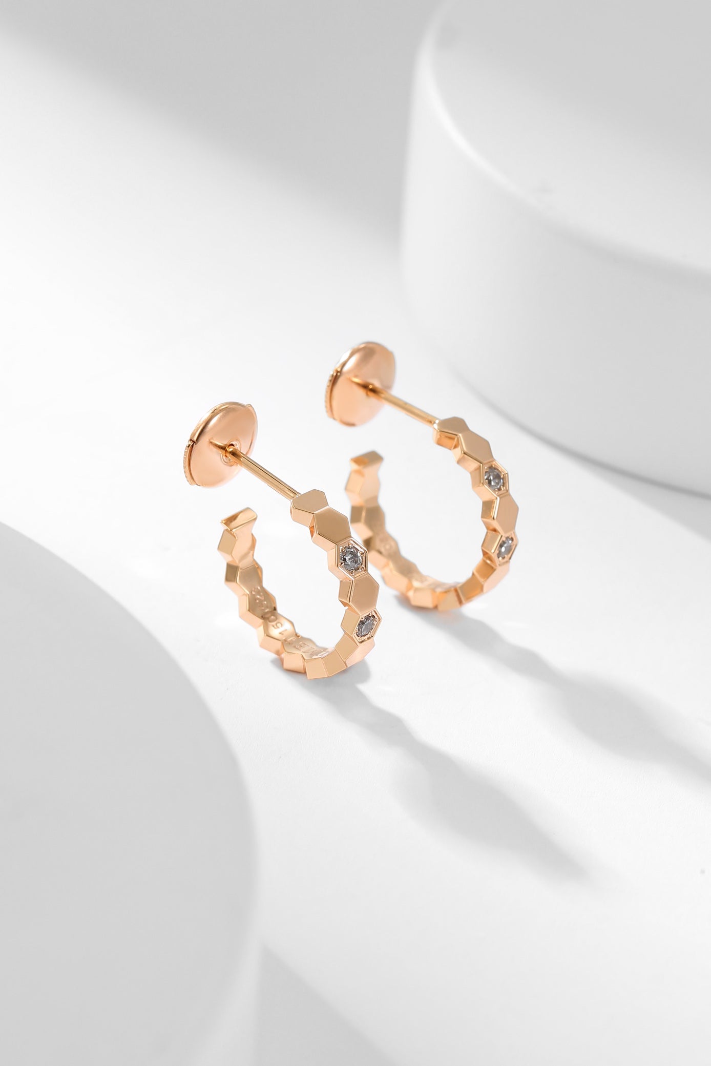 [Opulent Aurora]BEE LOVE DIAMOND HOOP EARRINGS