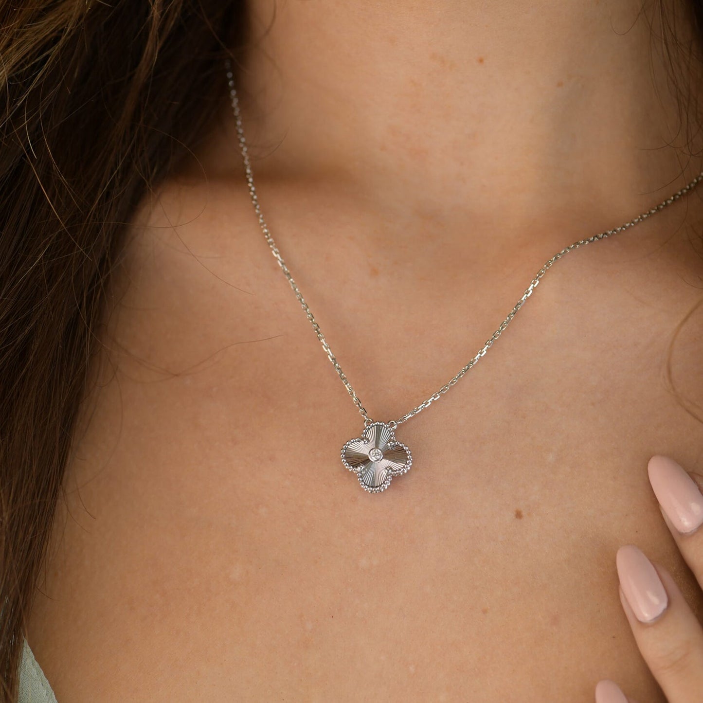 [Opulent Aurora]CLOVER  15MM DIAMOND LASER NECKLACE SILVER