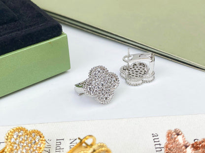 [Amore Jewelry]CLOVER DIAMOND STUD EARRINGS