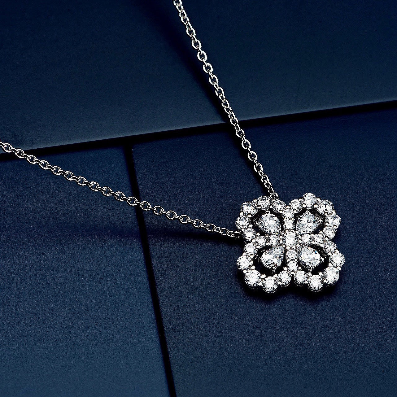 [Opulent Aurora]LOOP NECKLACE FULL MOTIF DIAMOND COMBINATION