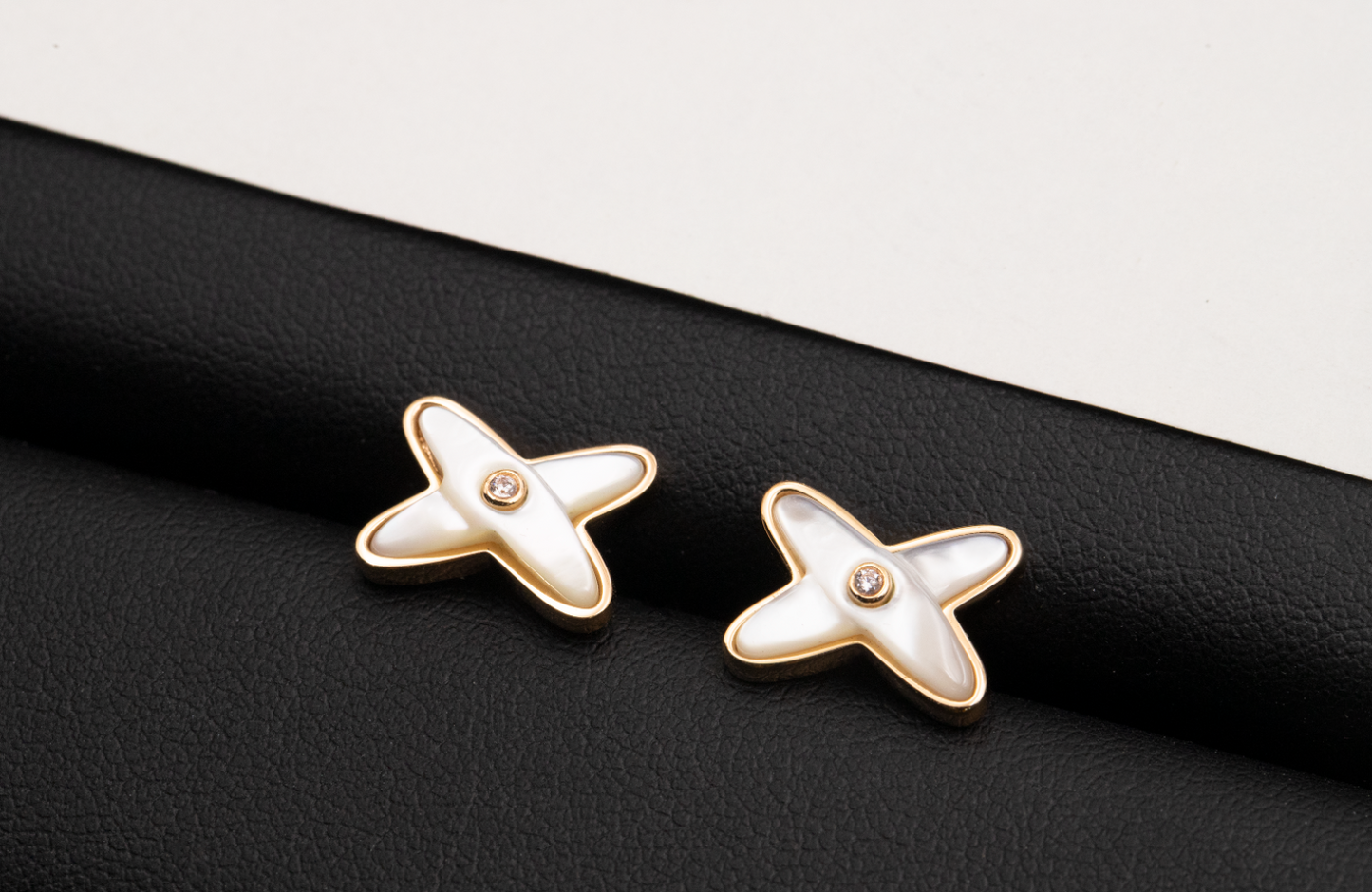 [Opulent Aurora]JEUX DE WHITE MOP PINK GOLD DIAMOND EARRINGS