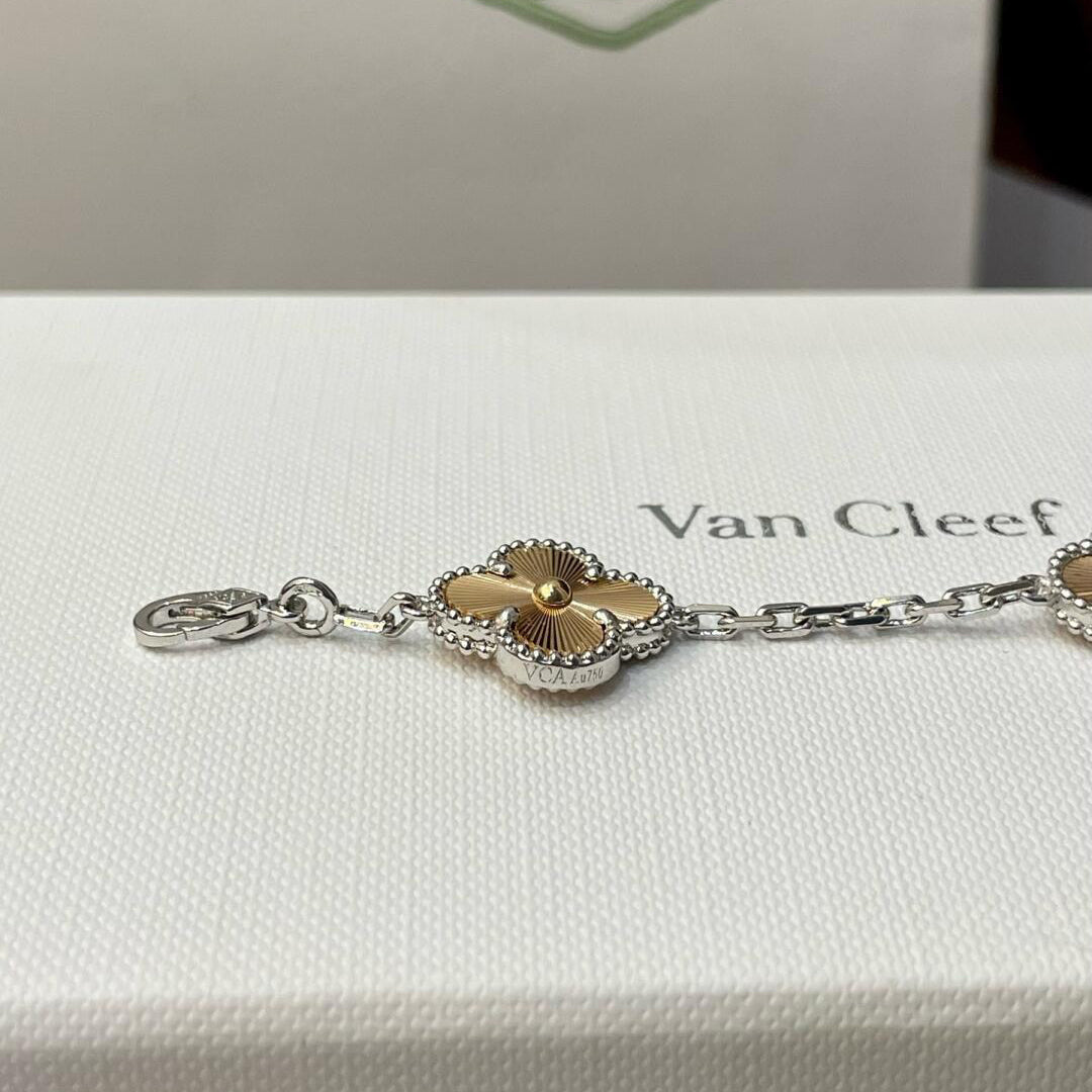 [Luxe Jewelry]CLOVER  5 MOTIFS  CHRISTMAS LIMITED EDITION BRACELET