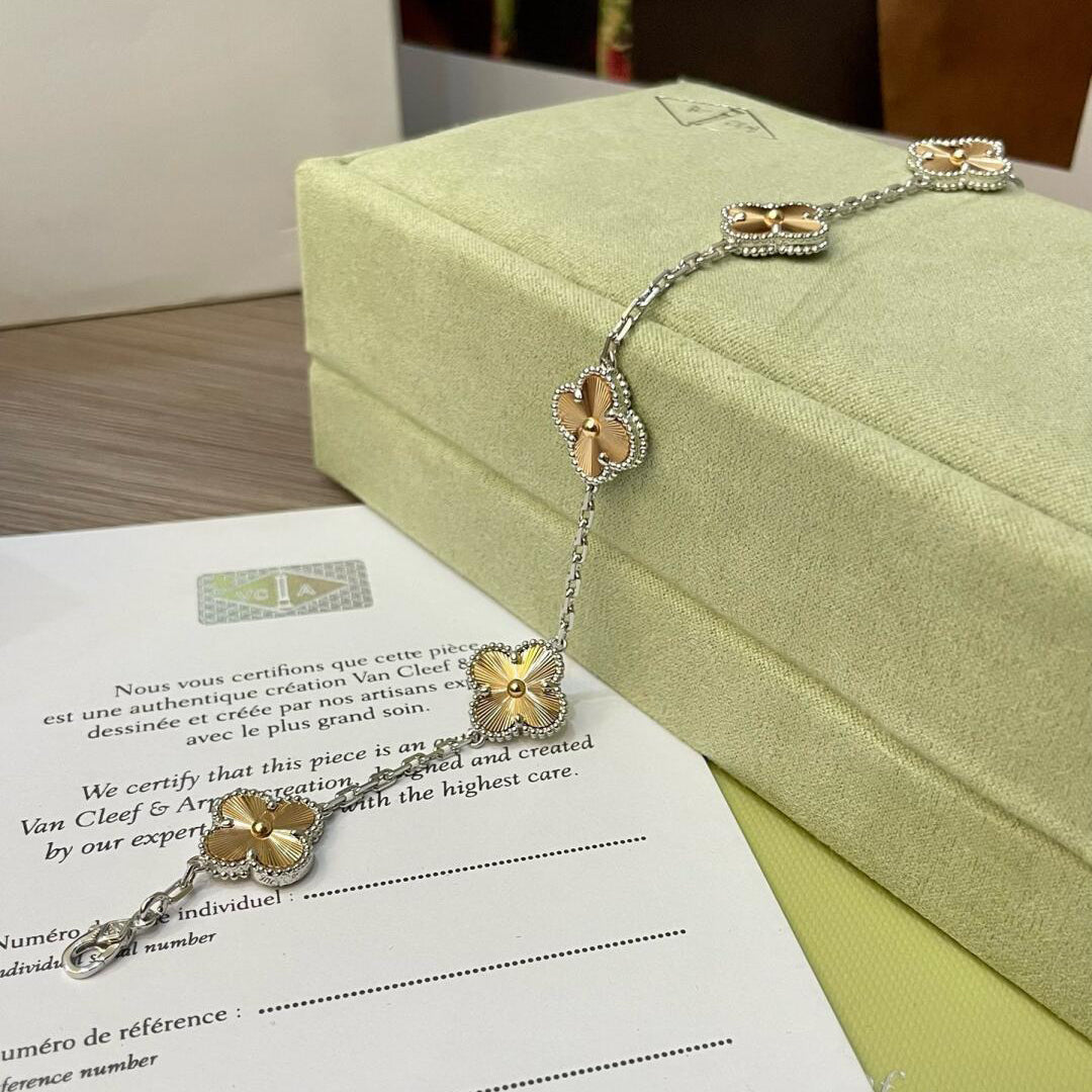 [Opulent Aurora]CLOVER  5 MOTIFS  CHRISTMAS LIMITED EDITION BRACELET